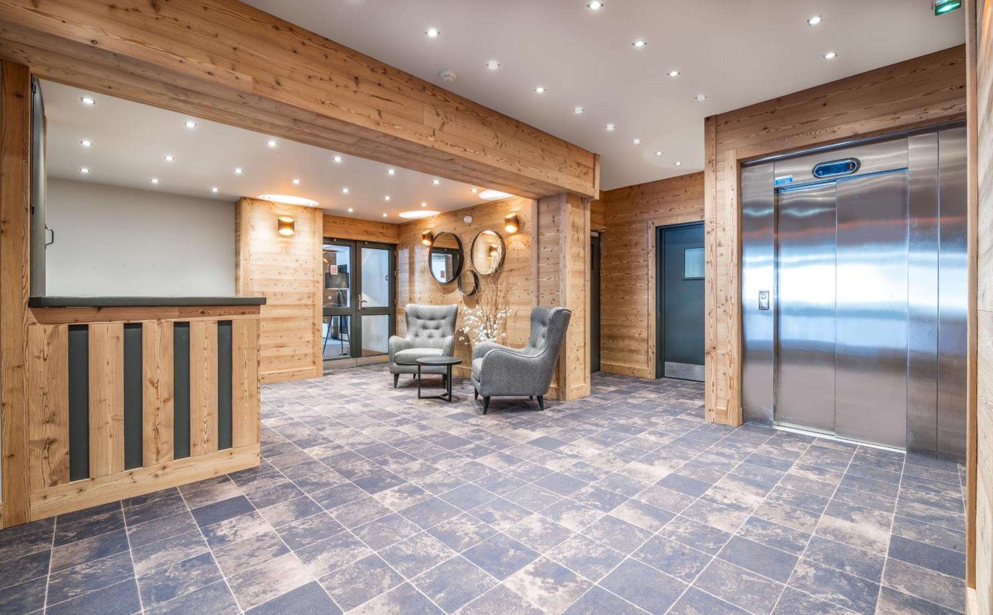 Chalet Hotel Ducs De Savoie วาลดีแซร์ ภายนอก รูปภาพ