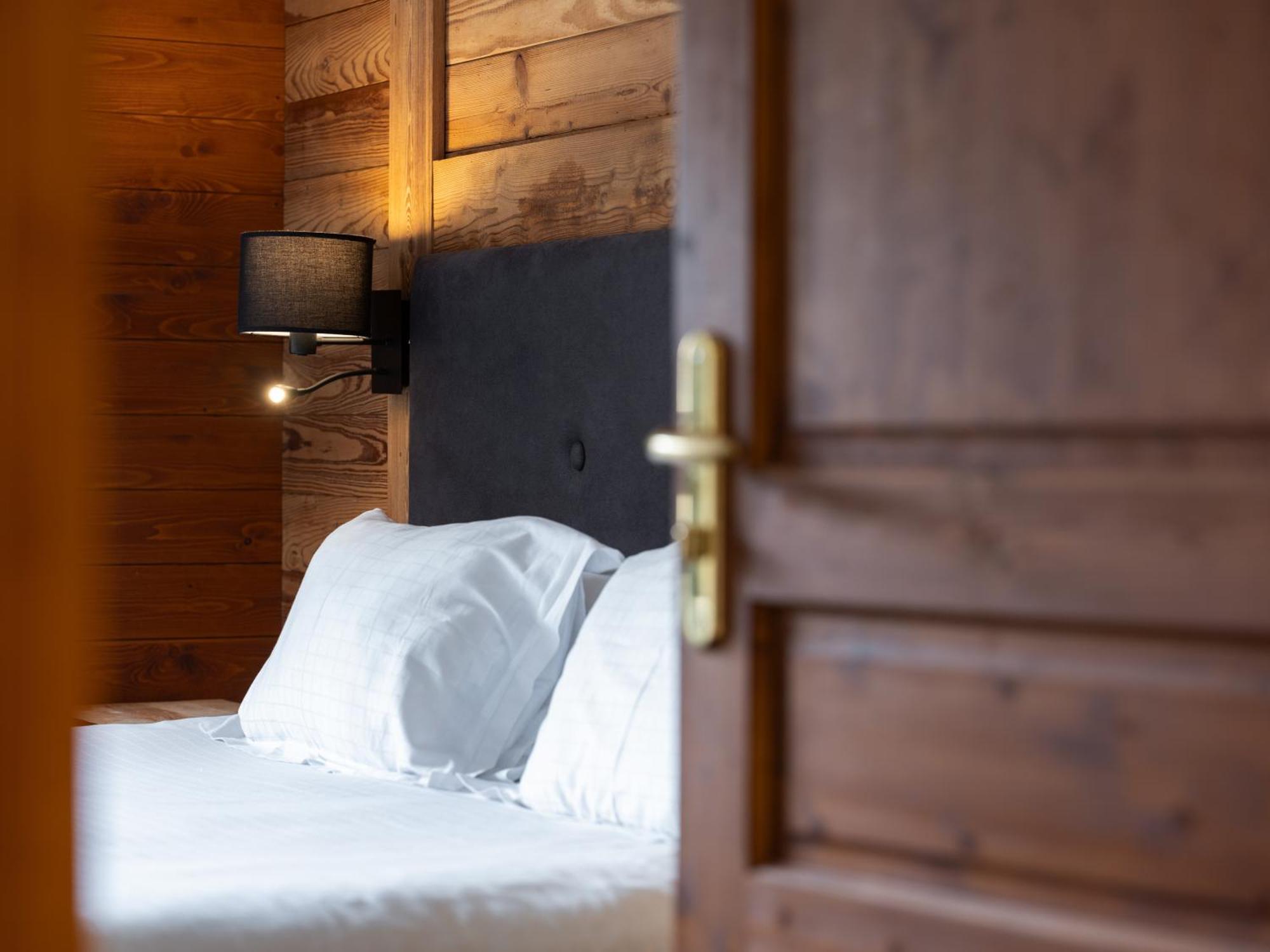 Chalet Hotel Ducs De Savoie วาลดีแซร์ ภายนอก รูปภาพ