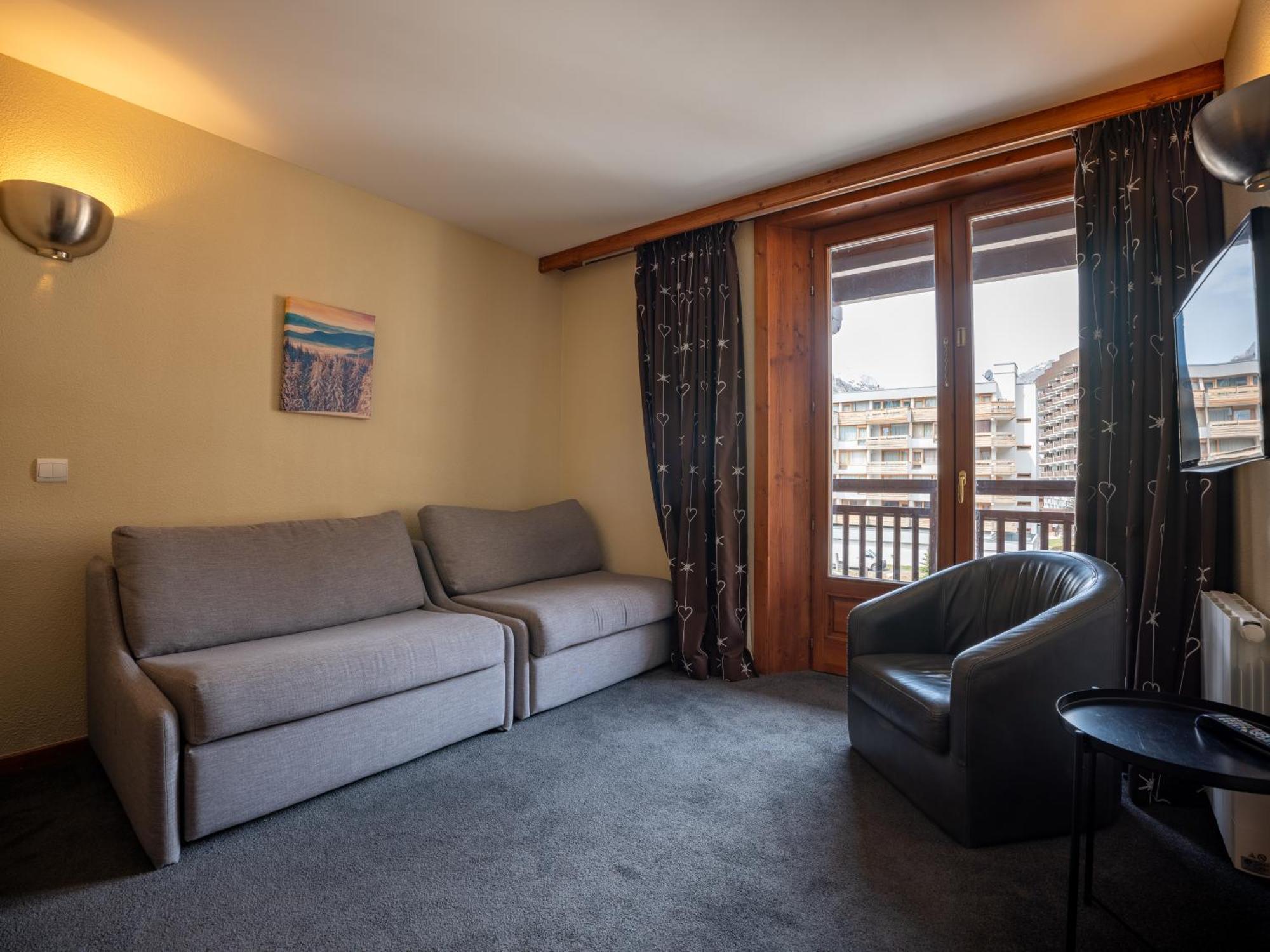 Chalet Hotel Ducs De Savoie วาลดีแซร์ ภายนอก รูปภาพ