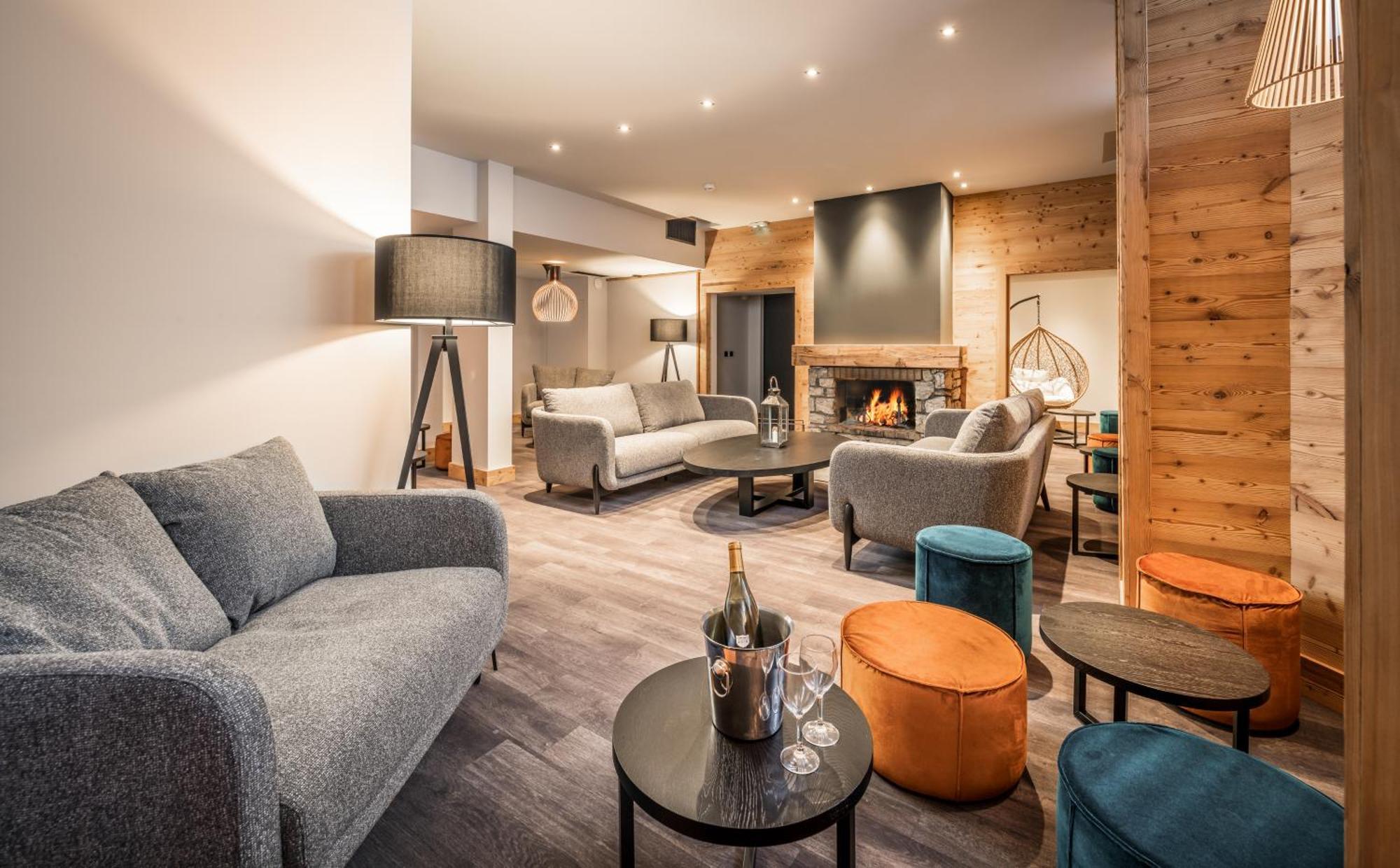 Chalet Hotel Ducs De Savoie วาลดีแซร์ ภายนอก รูปภาพ