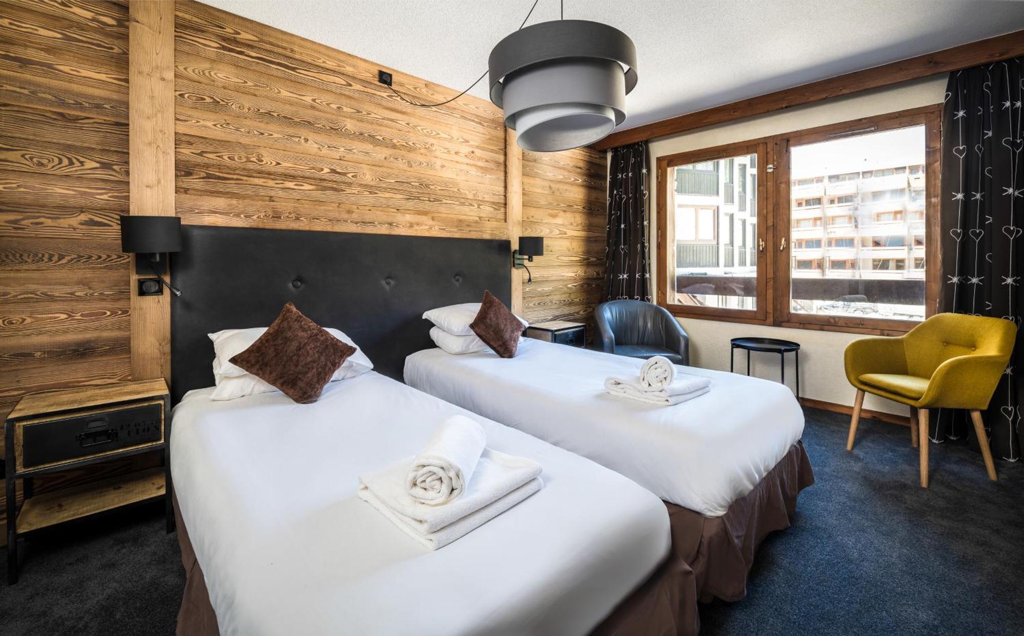 Chalet Hotel Ducs De Savoie วาลดีแซร์ ภายนอก รูปภาพ
