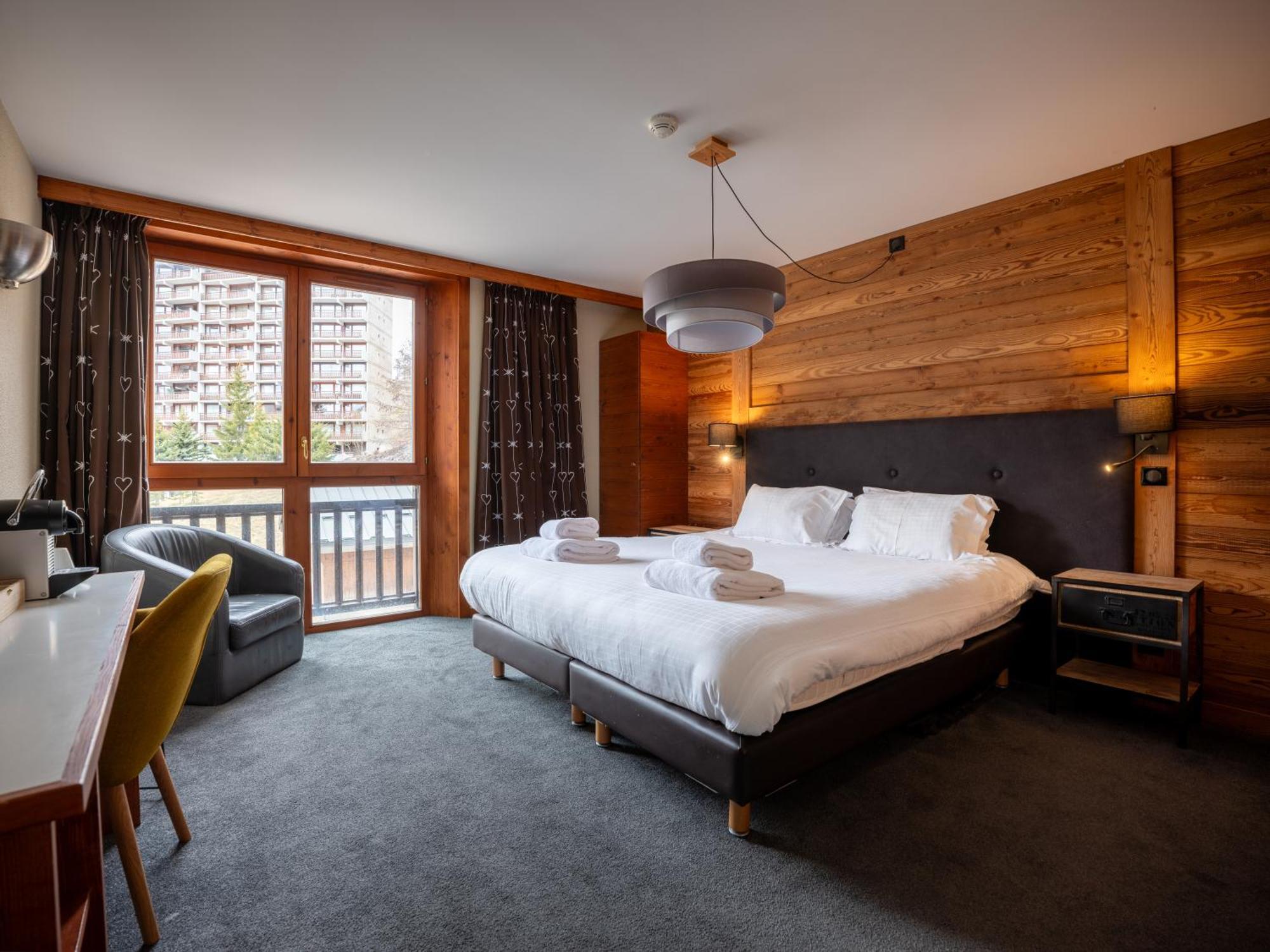 Chalet Hotel Ducs De Savoie วาลดีแซร์ ภายนอก รูปภาพ