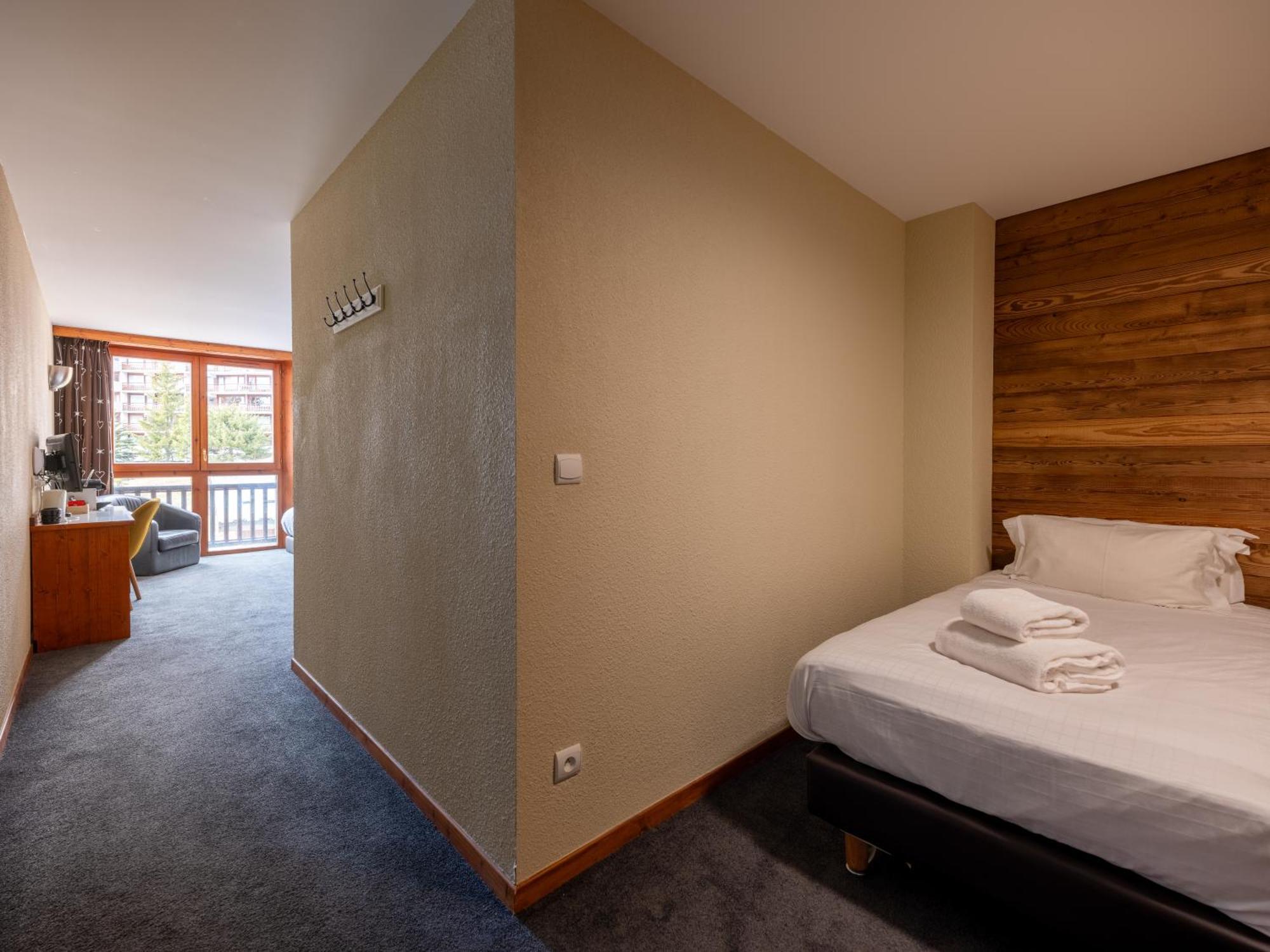 Chalet Hotel Ducs De Savoie วาลดีแซร์ ภายนอก รูปภาพ
