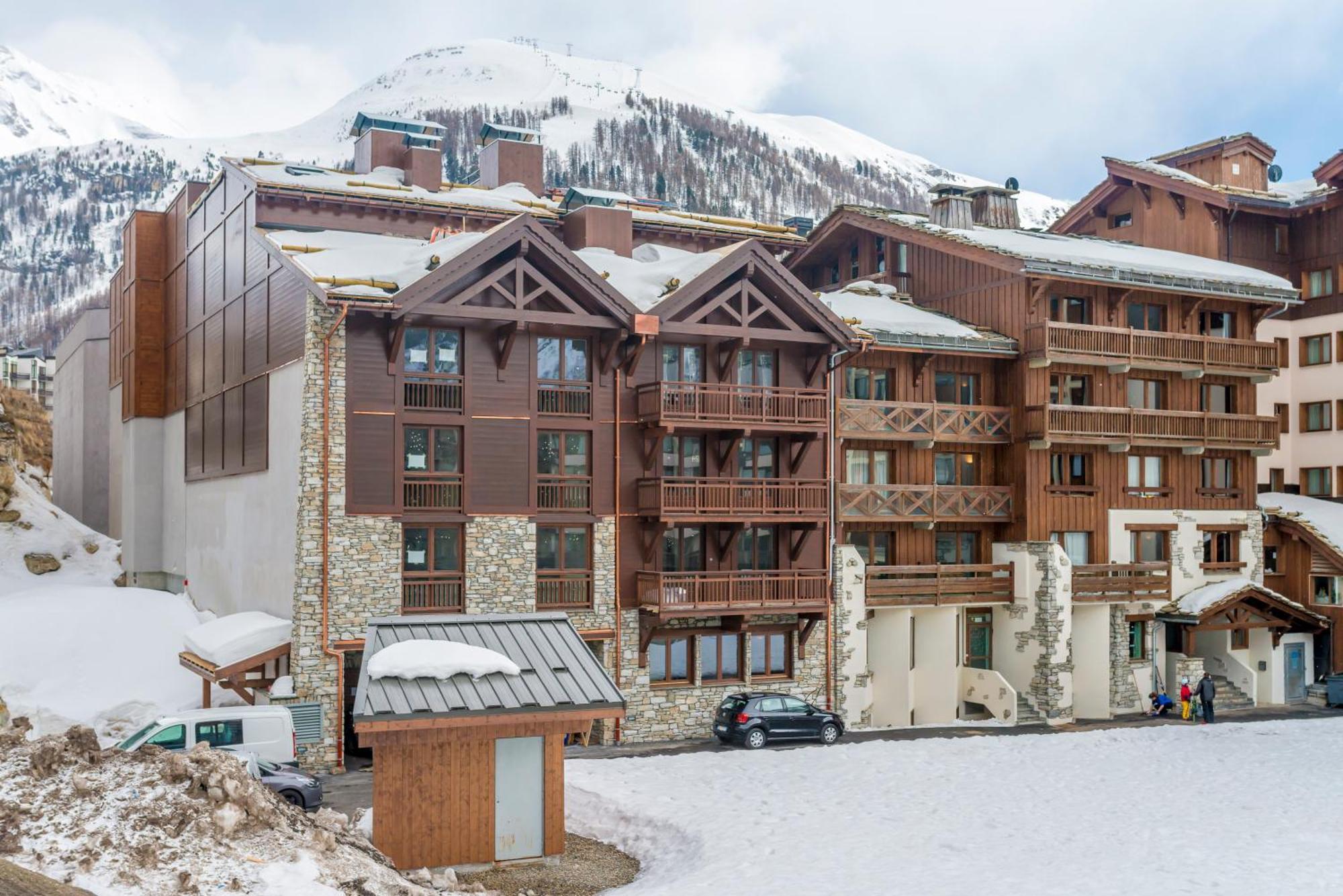 Chalet Hotel Ducs De Savoie วาลดีแซร์ ภายนอก รูปภาพ