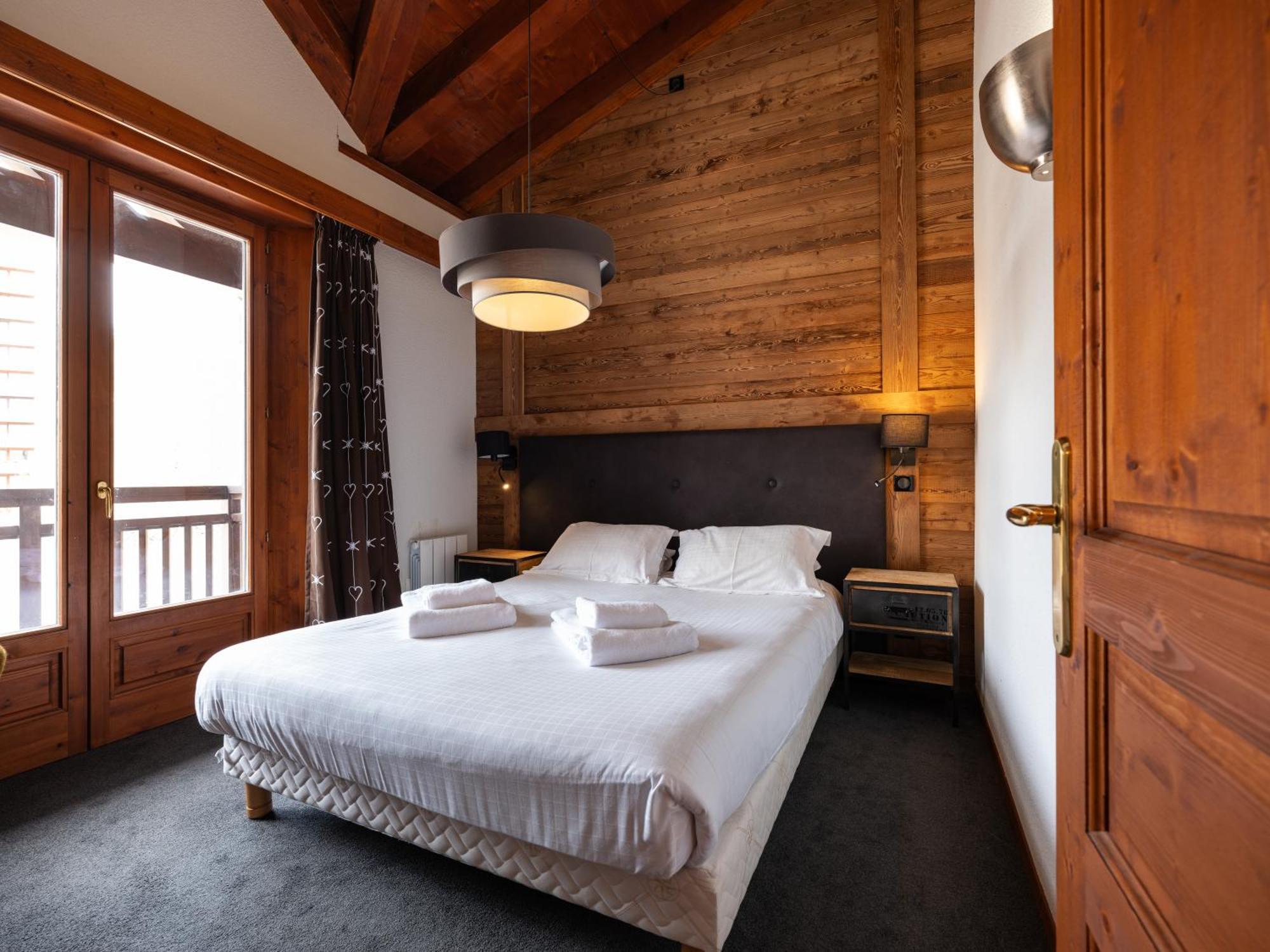 Chalet Hotel Ducs De Savoie วาลดีแซร์ ภายนอก รูปภาพ