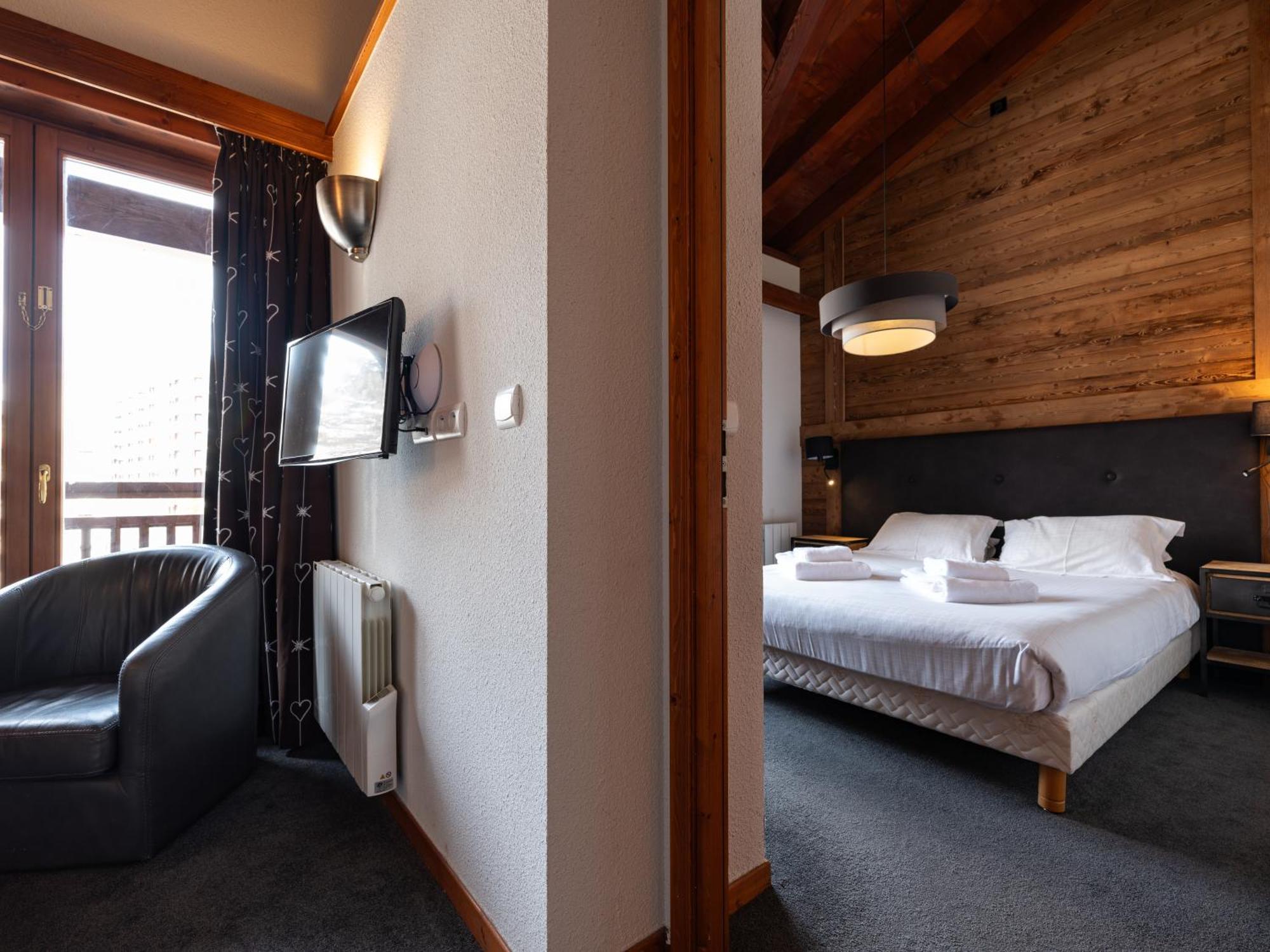 Chalet Hotel Ducs De Savoie วาลดีแซร์ ภายนอก รูปภาพ